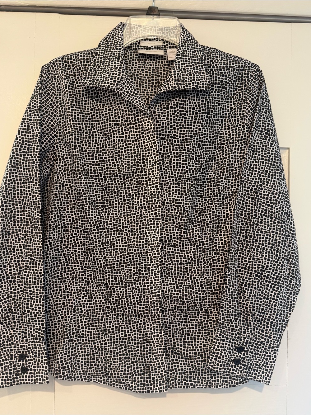 Chico's Geometric Blouse Black White Collared Button-Up Size 1 (8-10) No Iron